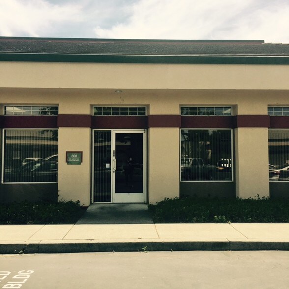 2060 Peabody Rd, Vacaville, CA à louer - Photo de l’immeuble – Image 3 sur 17