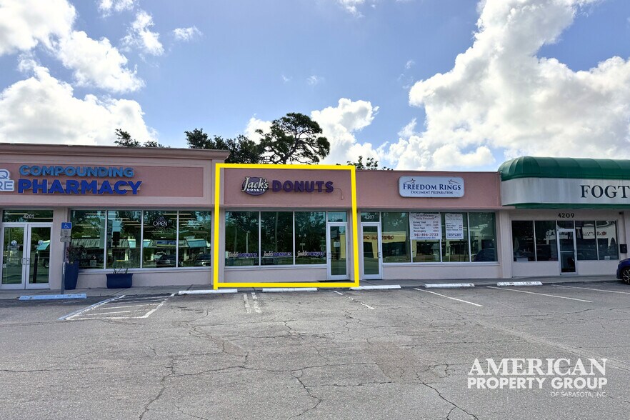 4205 S Tamiami Trl, Sarasota, FL à louer - Photo de l’immeuble – Image 2 sur 4