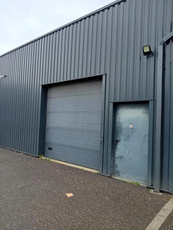 Local d’activités dans Gujan-Mestras à louer Photo de l’immeuble– Image 1 sur 2