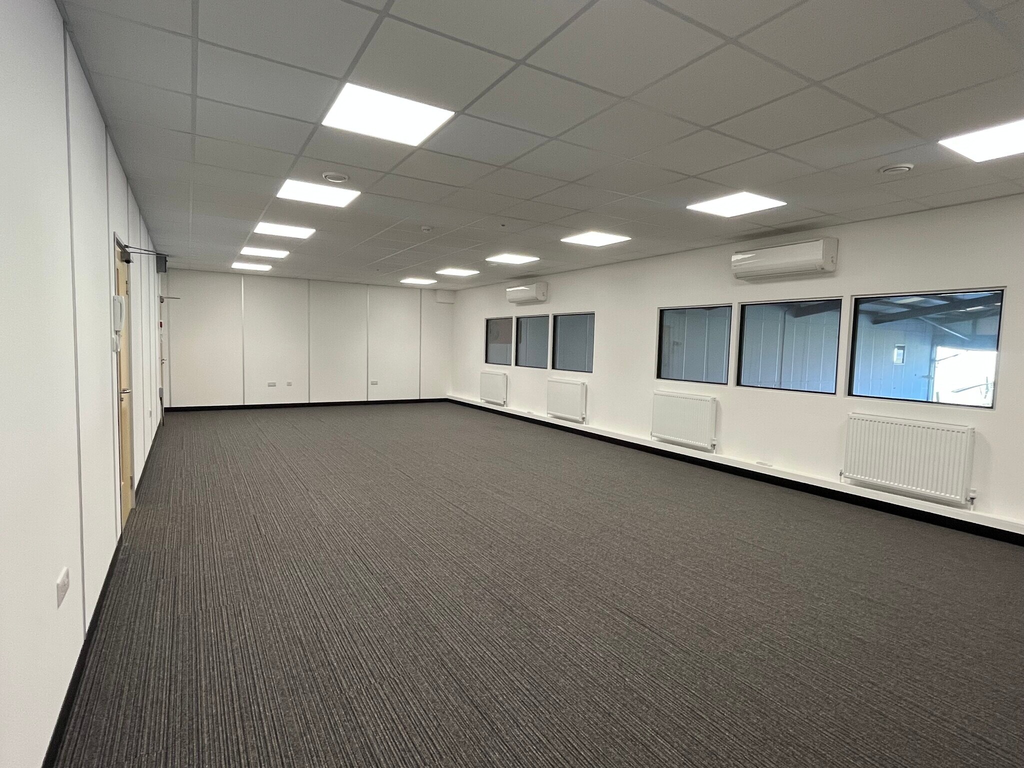 Bureau dans Hangar 4, Cecil Pashley Way, Shoreham Airport, Shoreham by Sea à louer Photo intérieure– Image 1 sur 9