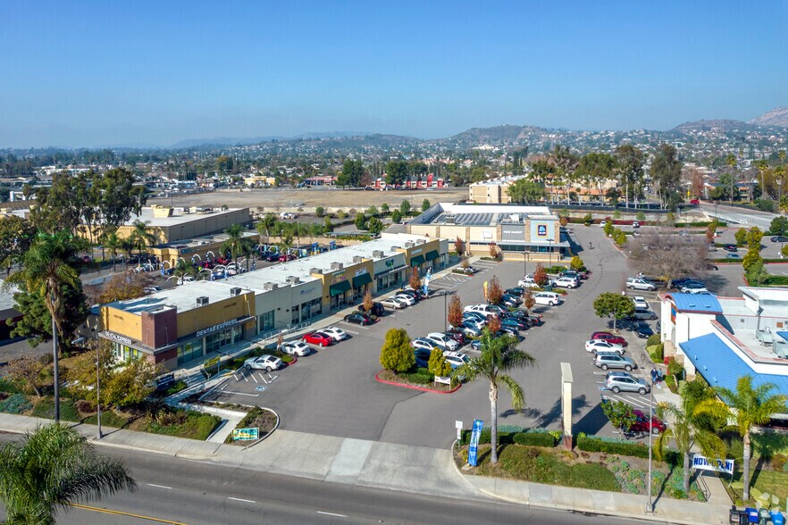 1310-1340 E Valley Pky, Escondido, CA à louer - Aérien – Image 2 sur 8