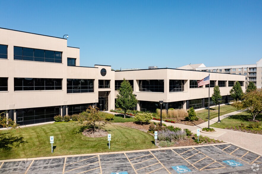 360 E 22nd St, Lombard, IL à louer - Photo de l’immeuble – Image 1 sur 6