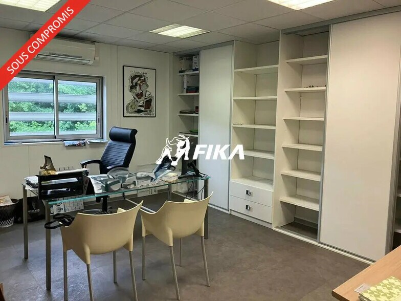 Local d'activités dans Saint-Jean à vendre - Photo de l’immeuble – Image 3 sur 7