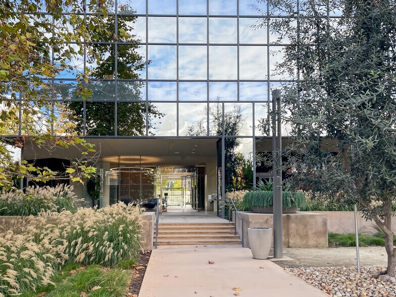 5000 Birch St, Newport Beach, CA à louer - Photo de l’immeuble – Image 3 sur 17