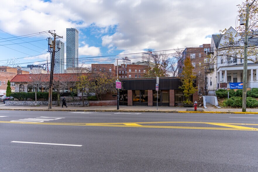 2784 John F Kennedy Blvd, Jersey City, NJ à vendre - Photo de l’immeuble – Image 2 sur 9