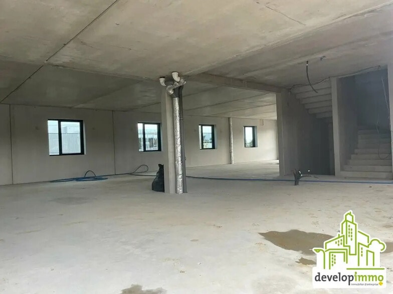 Bureau dans Épron à louer - Photo intérieure – Image 3 sur 6