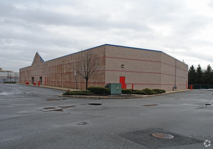 30 A & S Dr, Paramus, NJ à louer - Photo de l’immeuble – Image 2 sur 3