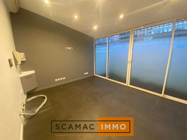 Plus de détails pour Local commercial à vendre