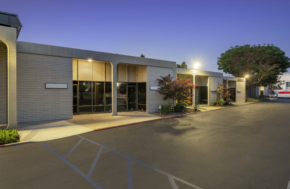 2031 E Cerritos Ave, Anaheim, CA à louer Photo de l’immeuble– Image 1 sur 1