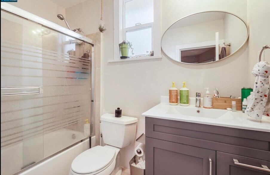 3229 Elm St, Oakland, CA à vendre - Photo de l’immeuble – Image 2 sur 47