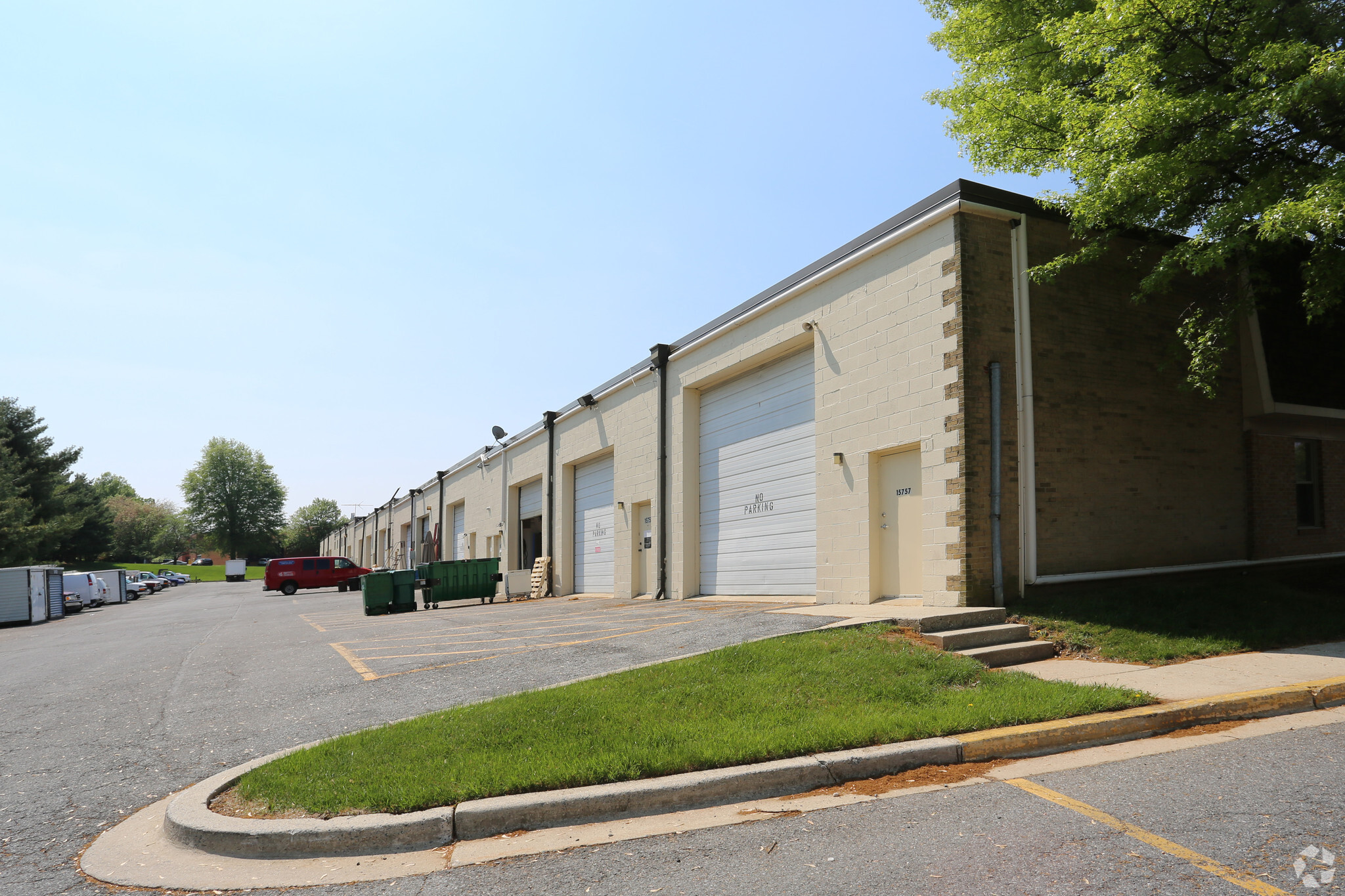 15701-15757 Crabbs Branch Way, Rockville, MD à vendre Photo de l’immeuble– Image 1 sur 20