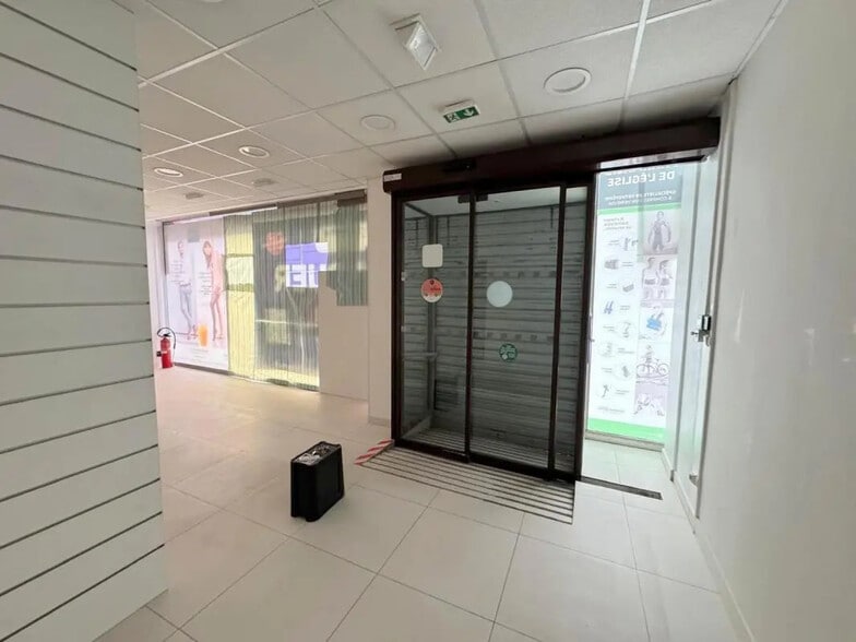 Local commercial dans Montesson à louer - Photo intérieure – Image 2 sur 10