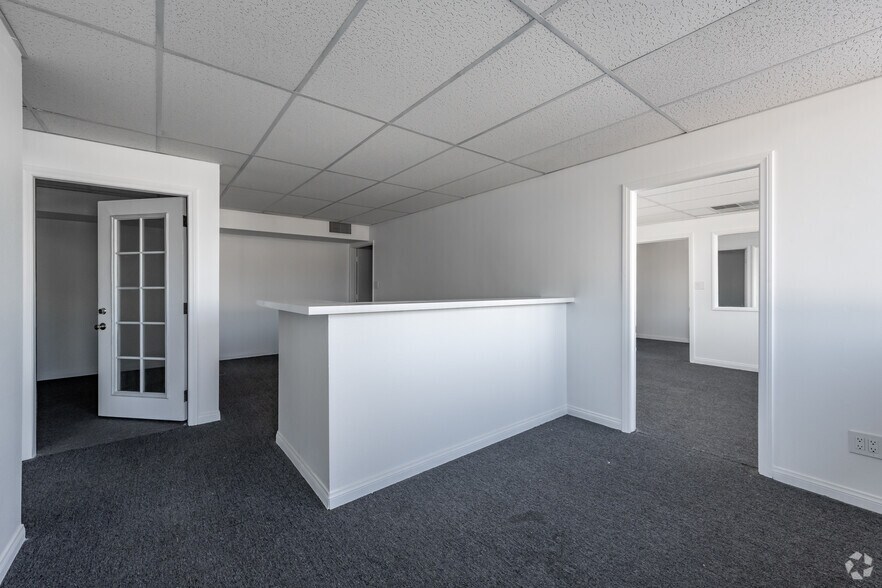 670 N Arrowhead Ave, San Bernardino, CA à louer - Photo intérieure – Image 2 sur 19