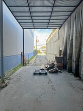 6830-6840 SW 81st Ter, Miami, FL à louer Photo de l’immeuble– Image 2 sur 4
