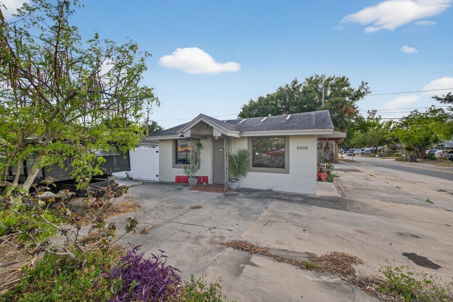 4498 49th St N, Saint Petersburg, FL à vendre - Photo de l’immeuble – Image 3 sur 22