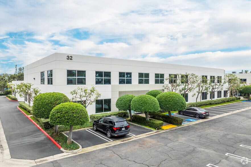 32 Mauchly, Irvine, CA à louer - Photo de l’immeuble – Image 2 sur 9