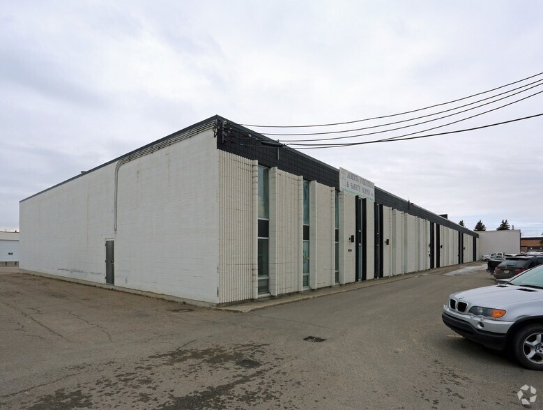 14203-14217 128A Av NW, Edmonton, AB à louer - Photo principale – Image 1 sur 9