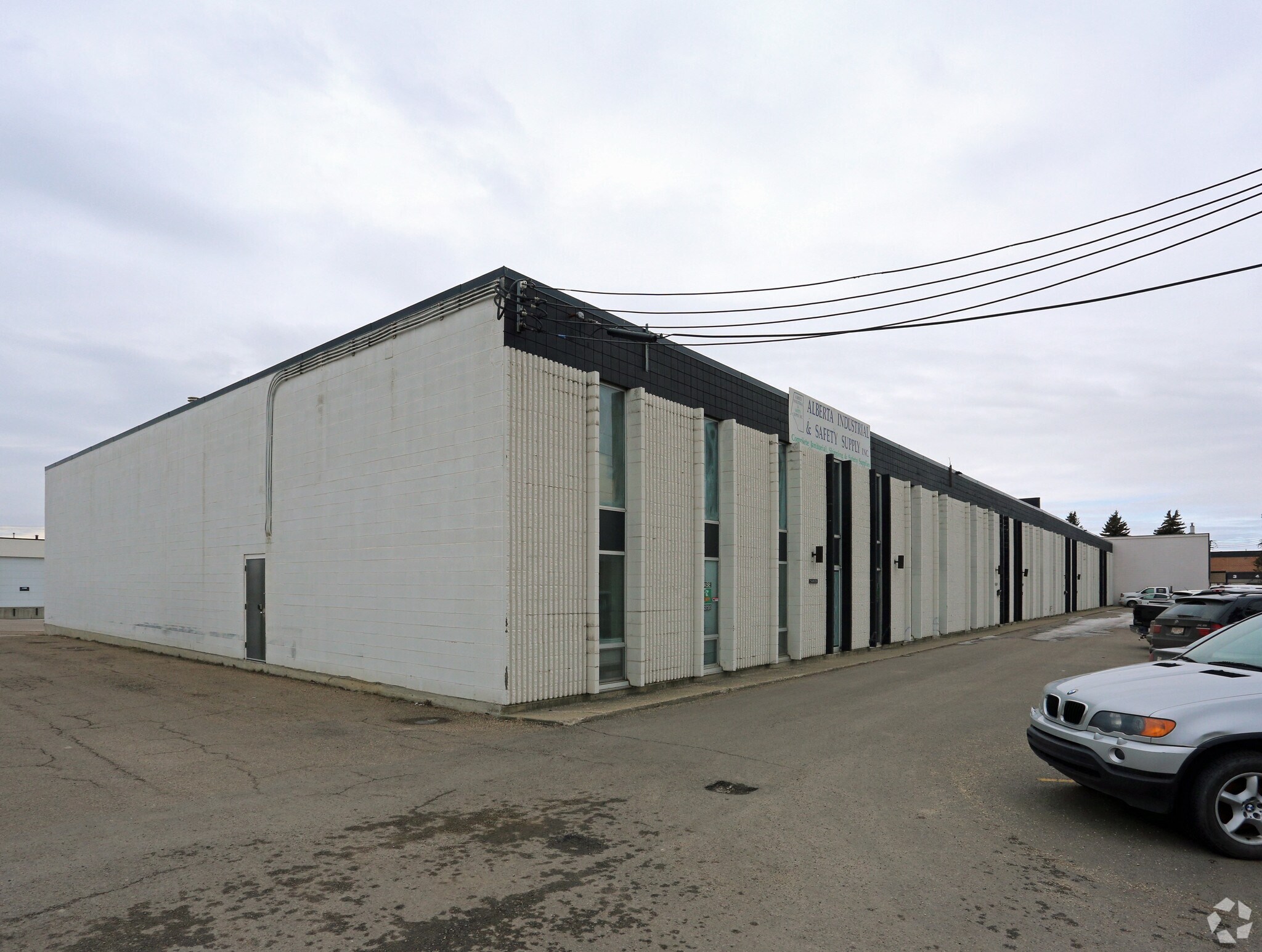 14203-14217 128A Av NW, Edmonton, AB à louer Photo principale– Image 1 sur 10