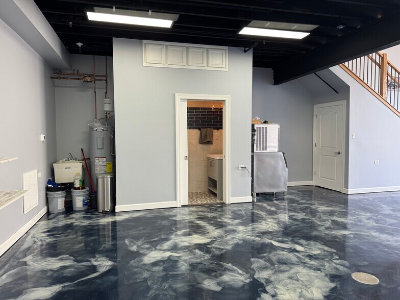 2244 Ferry Rd, Naperville, IL à vendre - Photo de l’immeuble – Image 3 sur 23