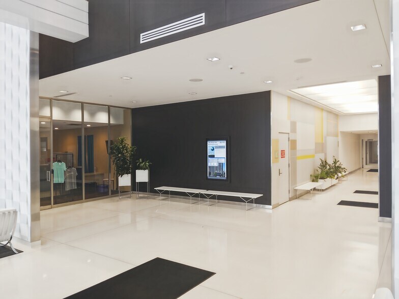 300 Ottawa Ave NW, Grand Rapids, MI à louer - Photo de l’immeuble – Image 3 sur 16