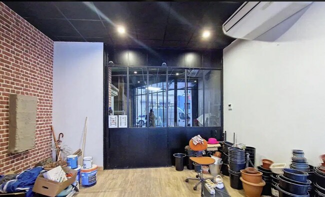 Plus de détails pour Local commercial à louer