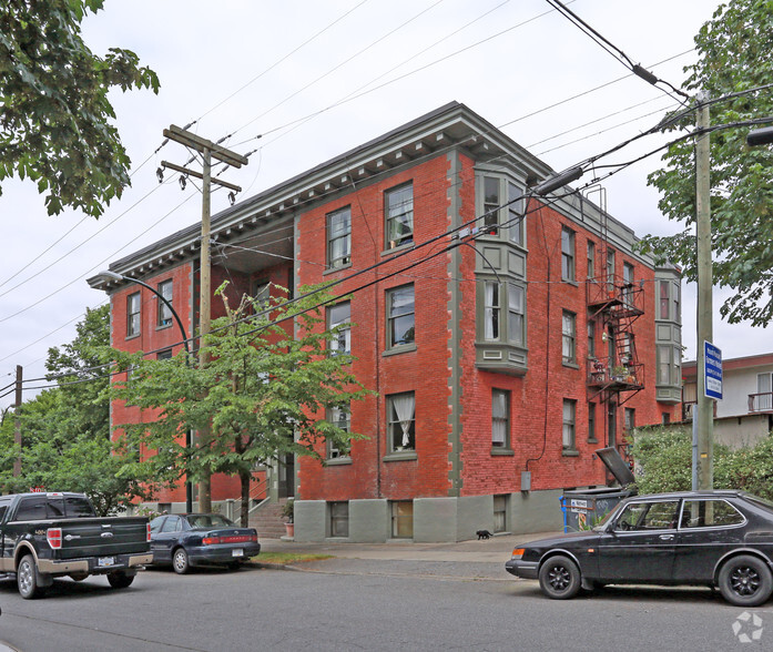 2404 Guelph St, Vancouver, BC à vendre - Photo de l’immeuble – Image 2 sur 2