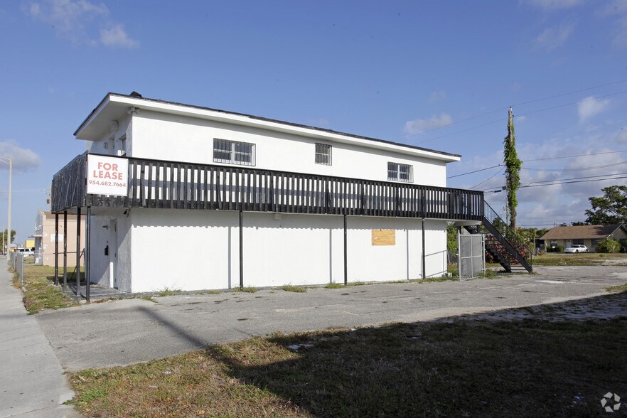 5631 Pembroke Rd, Hollywood, FL à vendre - Photo de l’immeuble – Image 3 sur 5