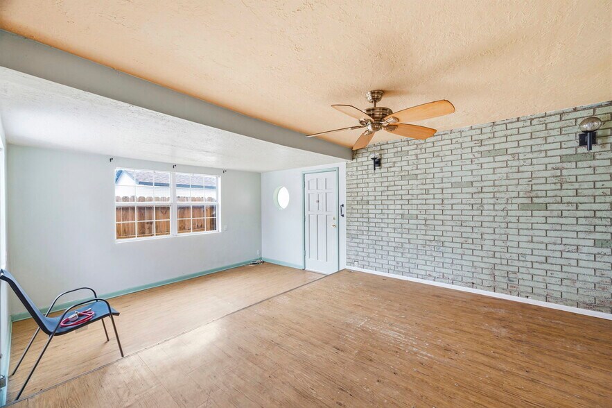 927 Yale St N, Saint Petersburg, FL à vendre - Photo de l’immeuble – Image 3 sur 17
