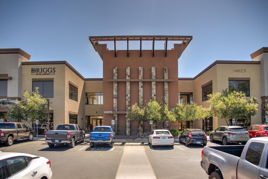 14823 W Bell Rd, Surprise, AZ à louer - Photo de l’immeuble – Image 2 sur 4