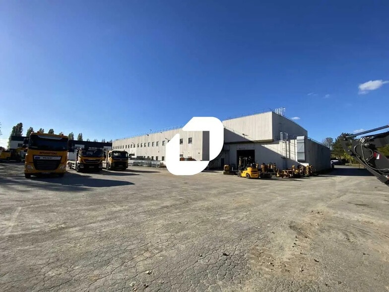 Bureau dans Roissy-en-France à louer - Photo de l’immeuble – Image 1 sur 7