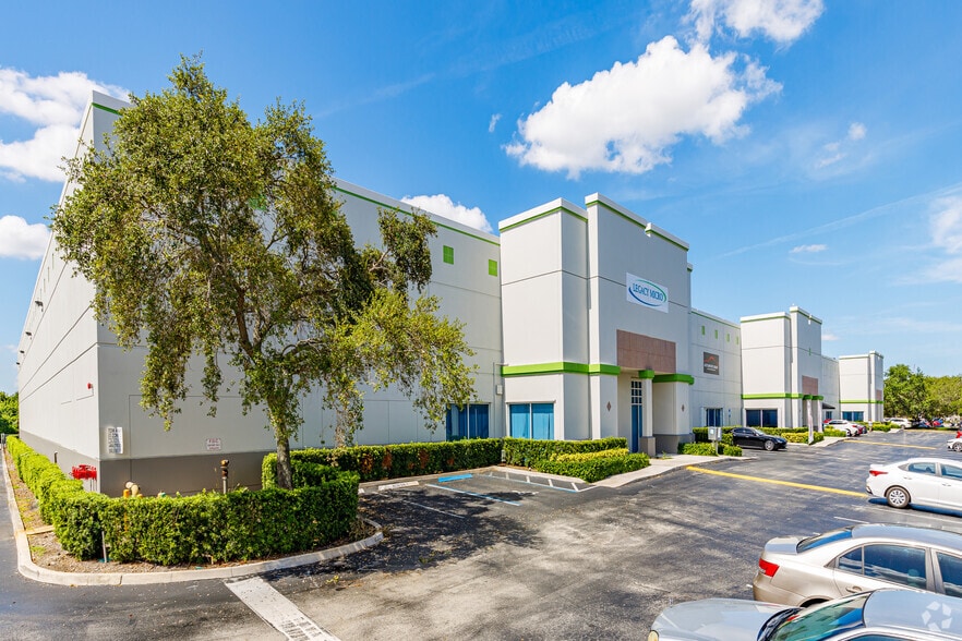 3030-3044 SW 42nd St, Fort Lauderdale, FL à louer - Photo de l’immeuble – Image 3 sur 6