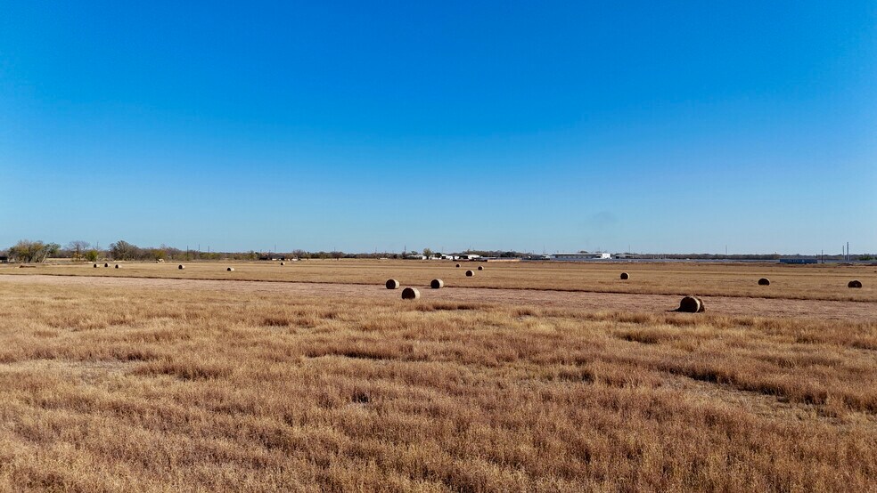 TBD Farm to Market Road 463, Natalia, TX à vendre - Photo de l’immeuble – Image 2 sur 22