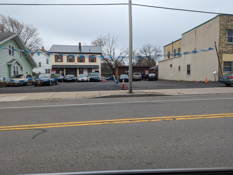 2215 Clifford Ave, Rochester, NY à vendre - Photo de l’immeuble – Image 2 sur 6