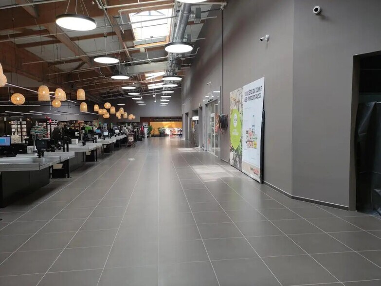 Local commercial dans Saint-Quay-Perros à louer - Photo intérieure – Image 1 sur 3