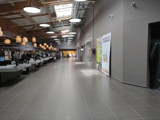 Plus de détails pour Local commercial à louer