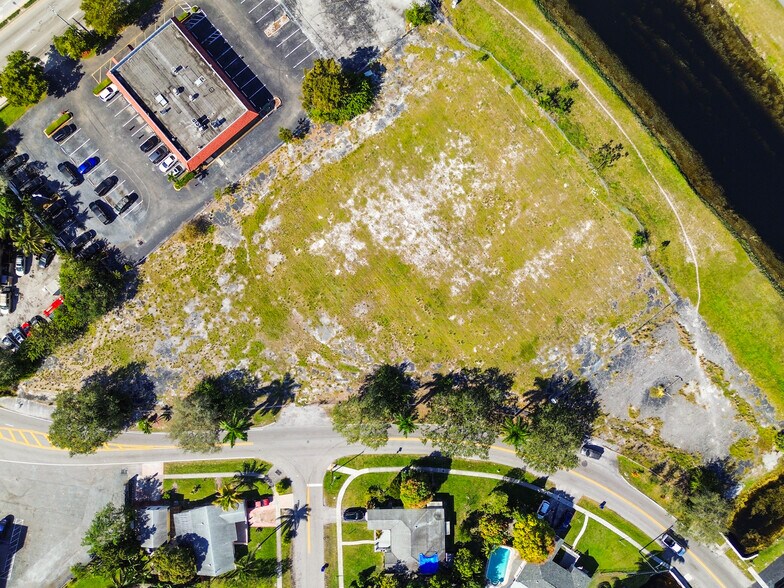 3900 NW 37th St, Lauderdale Lakes, FL à vendre - Photo de l’immeuble – Image 2 sur 22