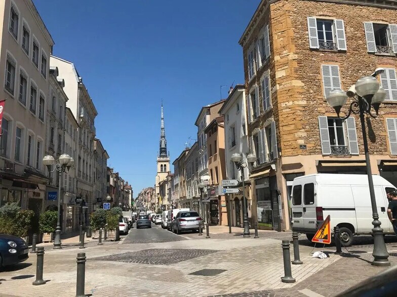 531 Rue Loyson De Chastelus, Villefranche-sur-Saône à louer - Photo de l’immeuble – Image 3 sur 4