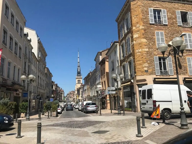 Local commercial dans Villefranche-sur-Saône à louer - Photo de l’immeuble – Image 3 sur 4