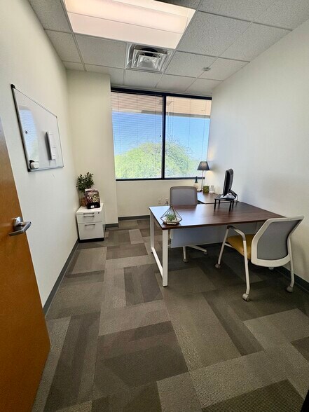 4435 E chandler Blvd, Phoenix, AZ à louer - Photo intérieure – Image 3 sur 9