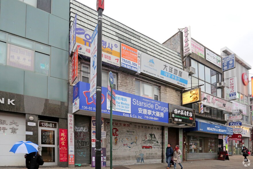 136-85 Roosevelt Ave, Flushing, NY à louer - Photo de l’immeuble – Image 2 sur 2