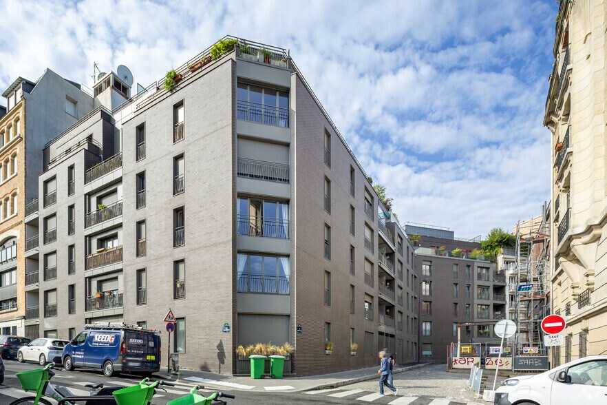 Immeuble residentiel dans Paris à vendre - Photo principale – Image 1 sur 2