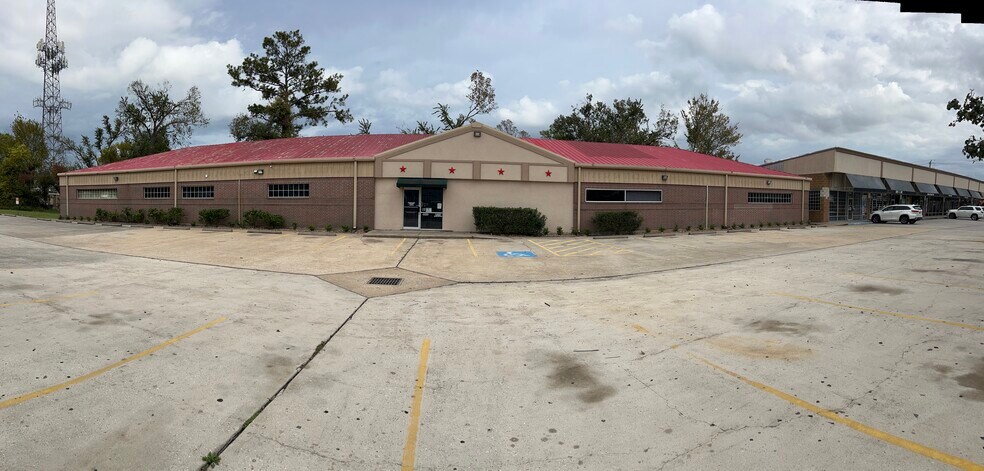2910 Antoine Dr, Houston, TX à louer - Photo de l’immeuble – Image 2 sur 13