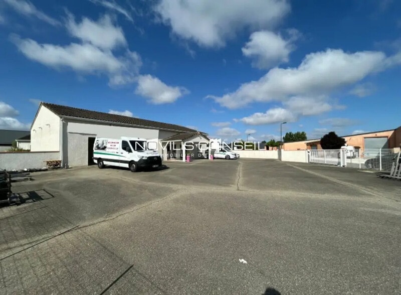 Local d’activités dans Pechbonnieu à louer - Photo de l’immeuble – Image 1 sur 5