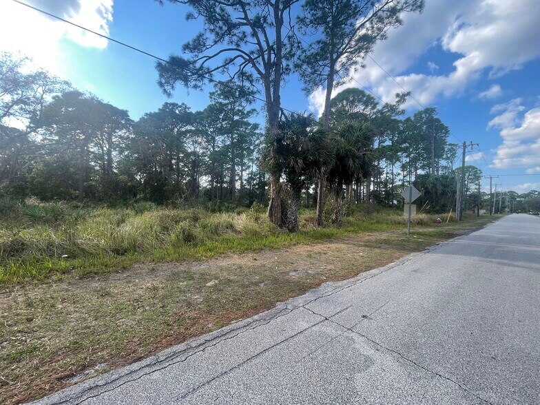 Commercial Land in Edgewater portefeuille de 2 biens à vendre sur LoopNet.fr - Aérien – Image 2 sur 6