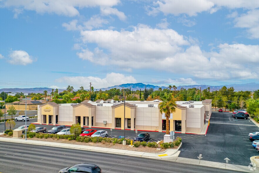 7265 Dean Martin Dr, Las Vegas, NV à louer - Photo de l’immeuble – Image 2 sur 4