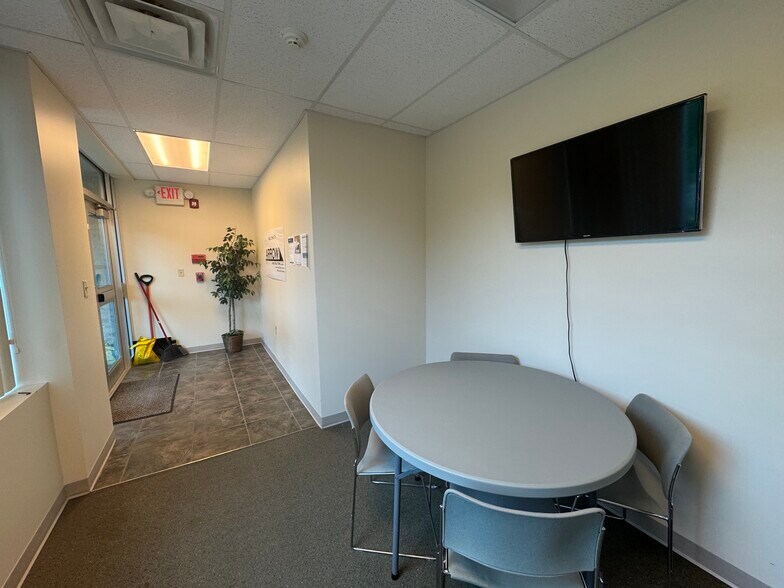 200 Brush Run Rd, Delmont, PA à louer - Photo de l’immeuble – Image 2 sur 8