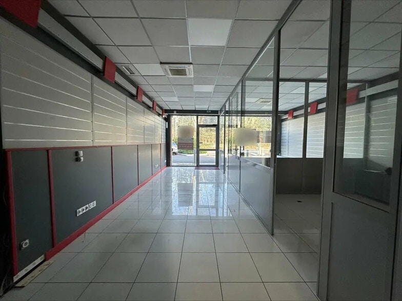 Local commercial dans Uzès à louer - Photo intérieure – Image 3 sur 8