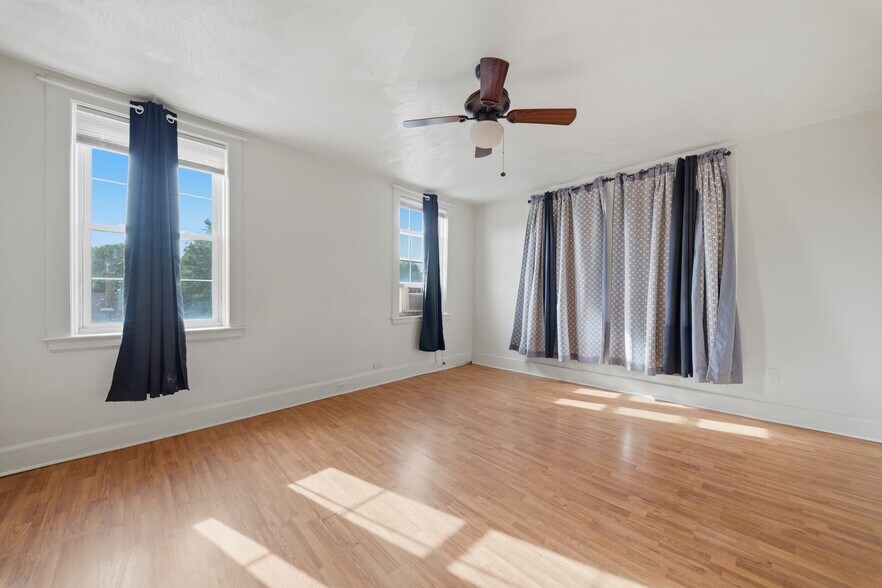 2811-2815 Colonial Avenue portefeuille de 2 biens à vendre sur LoopNet.fr - Photo de l’immeuble – Image 2 sur 7