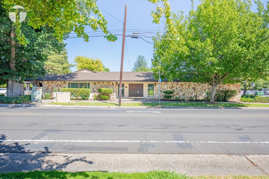 2685 Riverside Blvd, Sacramento, CA à vendre - Photo principale – Image 1 sur 32