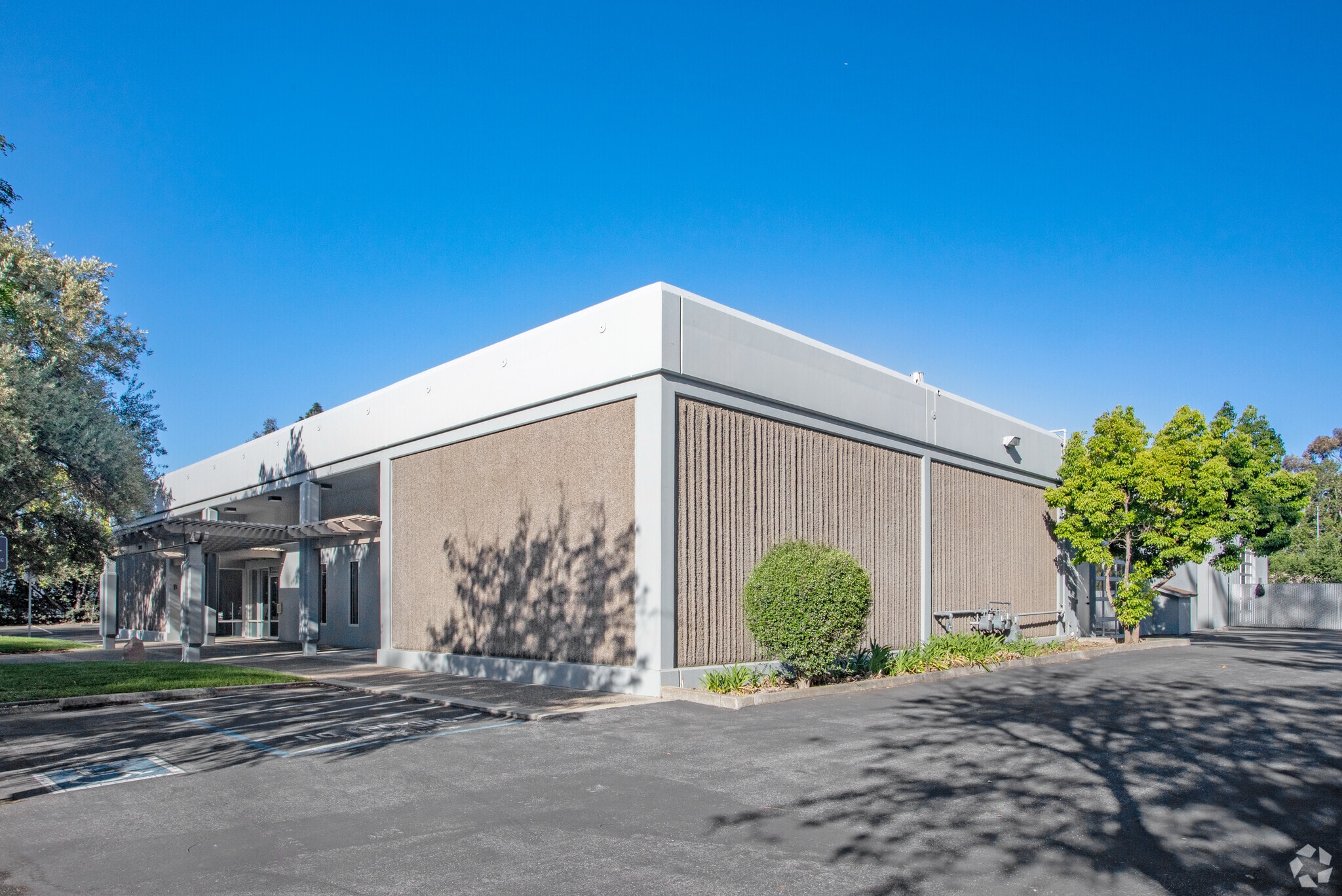 300 Pioneer Way, Mountain View, CA à vendre Photo principale– Image 1 sur 7